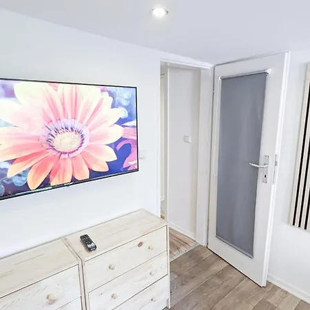Apartment Alfa-ludwigsburg-city-3-zimmer-5-betten-kueche-netflix-inet-wm *