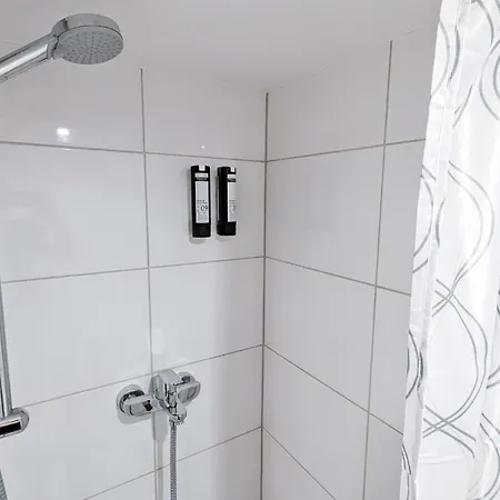 Alfa-ludwigsburg-city-3-zimmer-5-betten-kueche-netflix-inet-wm Apartment *